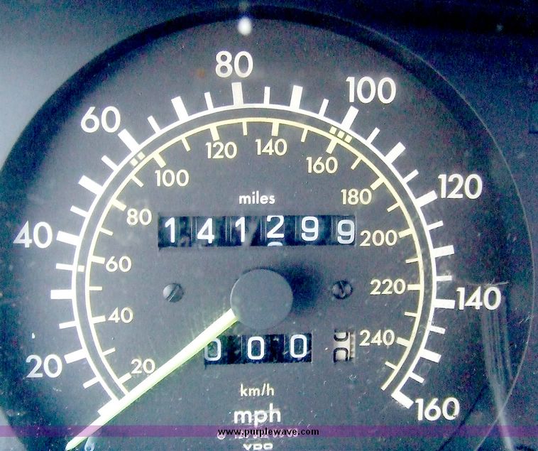 image for item 6571 1989 Mercedes Benz 300E