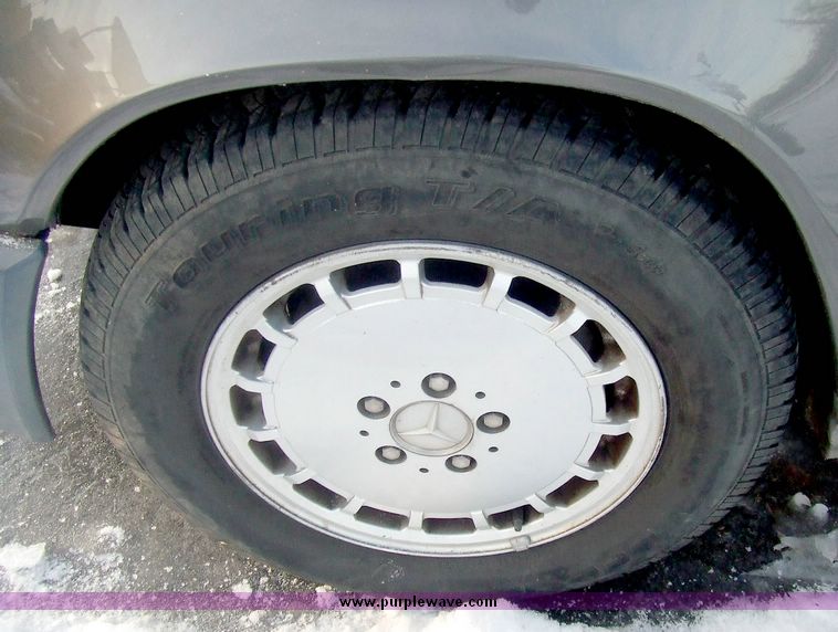 image for item 6571 1989 Mercedes Benz 300E