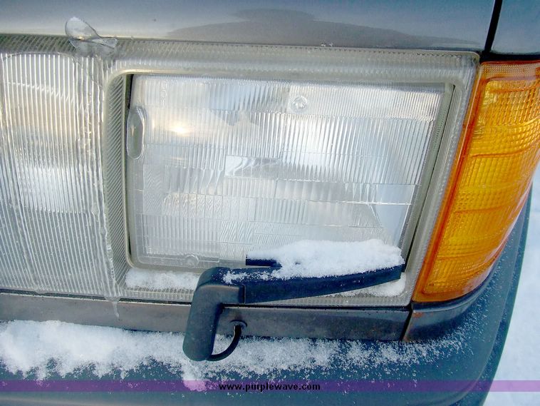 image for item 6571 1989 Mercedes Benz 300E