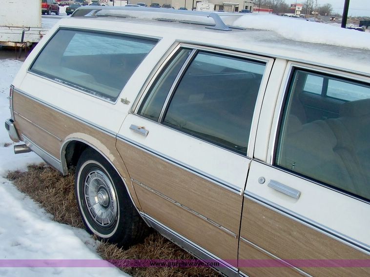 image for item 6572 1986 Chevrolet Caprice Classic station wagon