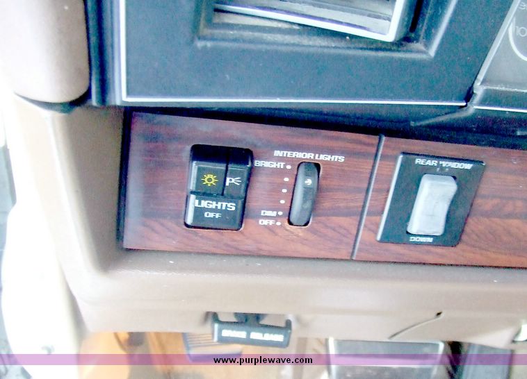 image for item 6572 1986 Chevrolet Caprice Classic station wagon