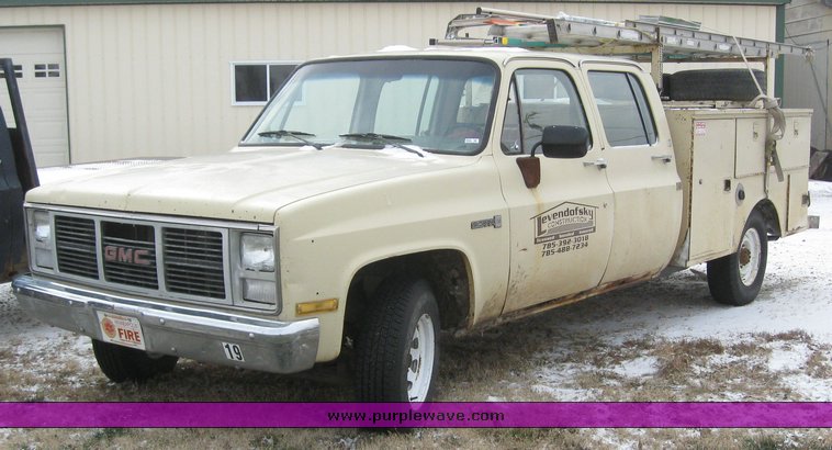 image for item 6622 1986 GMC C2500 truck