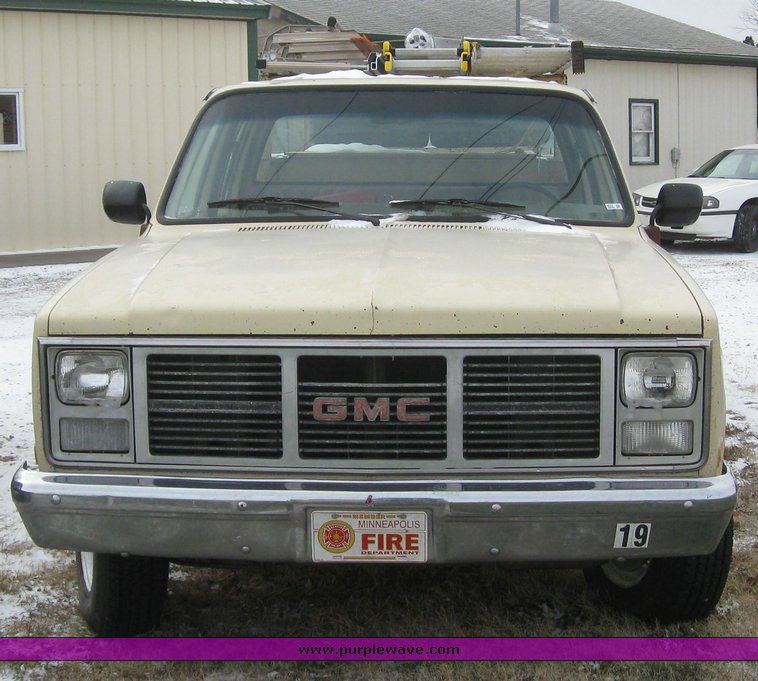 image for item 6622 1986 GMC C2500 truck
