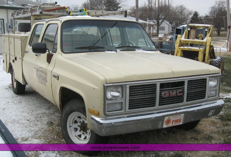 image for item 6622 1986 GMC C2500 truck