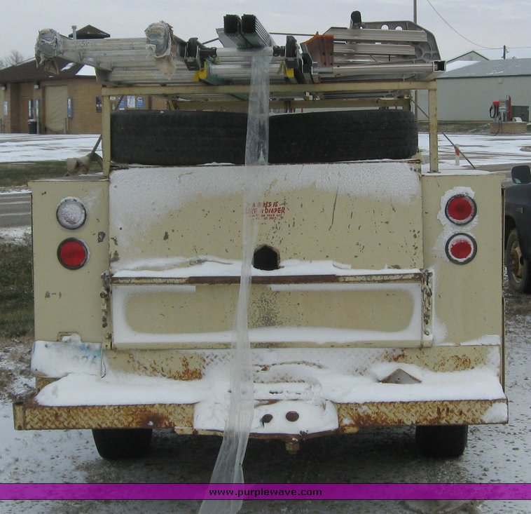 image for item 6622 1986 GMC C2500 truck