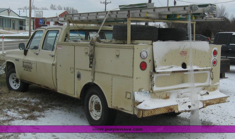 image for item 6622 1986 GMC C2500 truck