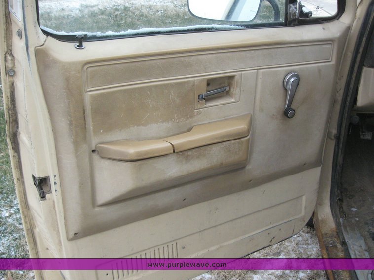 image for item 6622 1986 GMC C2500 truck