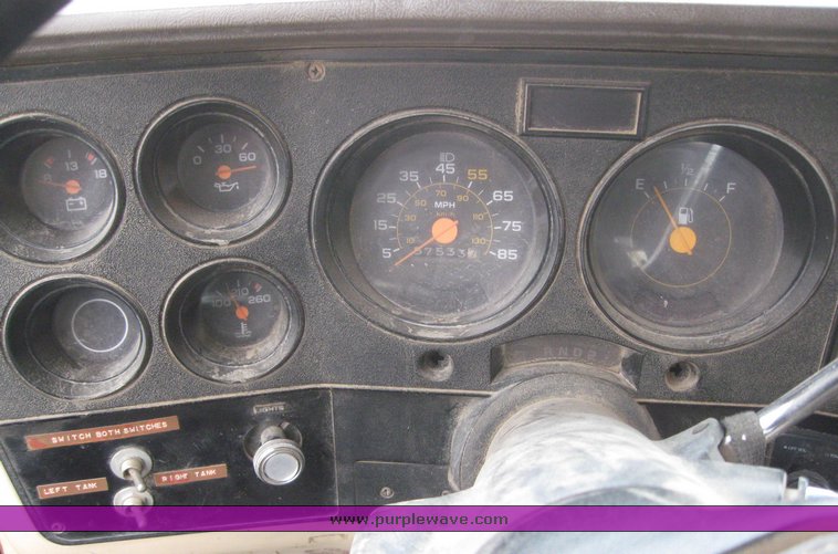 image for item 6622 1986 GMC C2500 truck