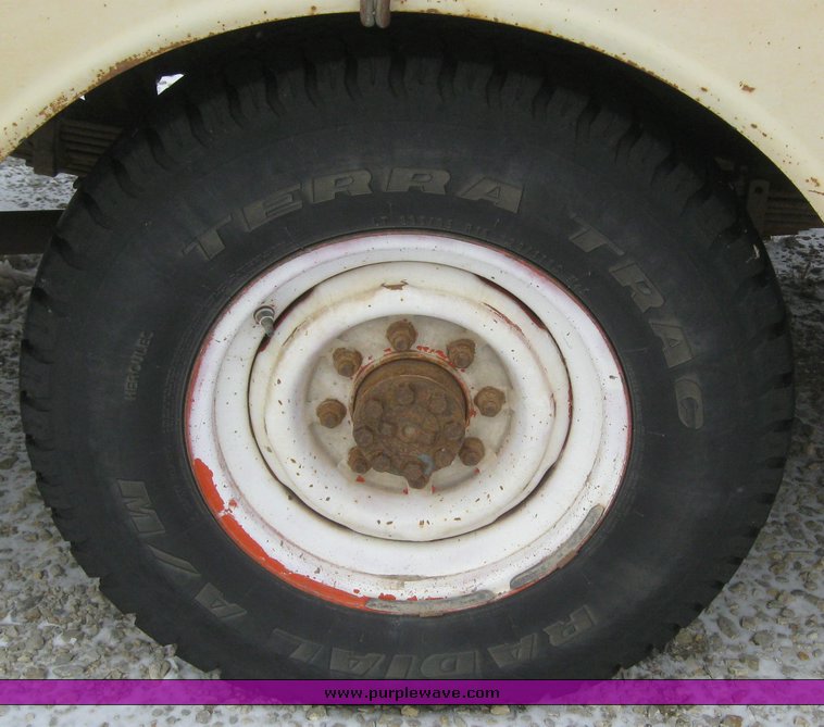 image for item 6622 1986 GMC C2500 truck