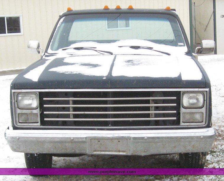 image for item 6623 1986 GMC C3500 truck