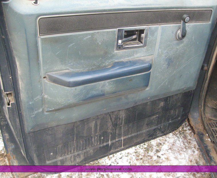 image for item 6623 1986 GMC C3500 truck