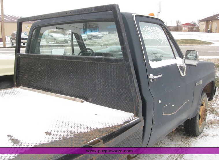 image for item 6623 1986 GMC C3500 truck