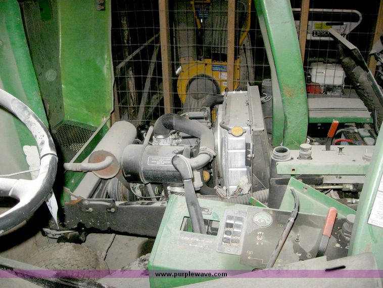 image for item 6700 (2) John Deere F932