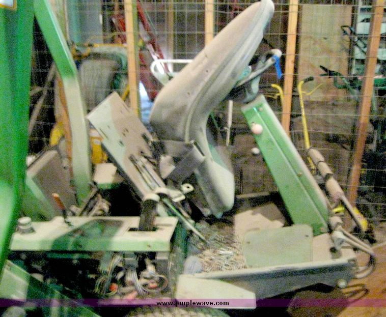 image for item 6700 (2) John Deere F932