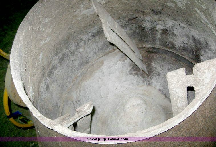 image for item 6702 Stow CM6 concrete mixer