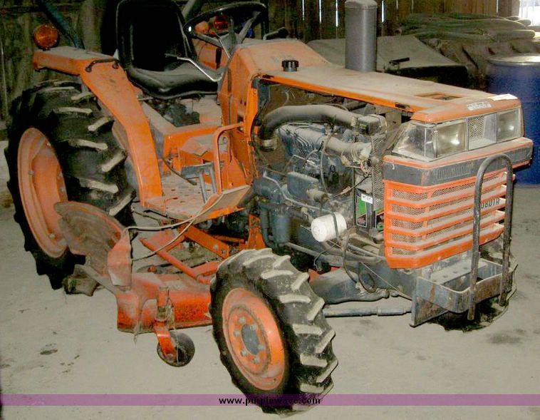 image for item 6704 Kubota L2250 lawn tractor