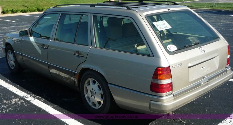 image for item 2176 1995 Mercedes Benz E320 station wagon