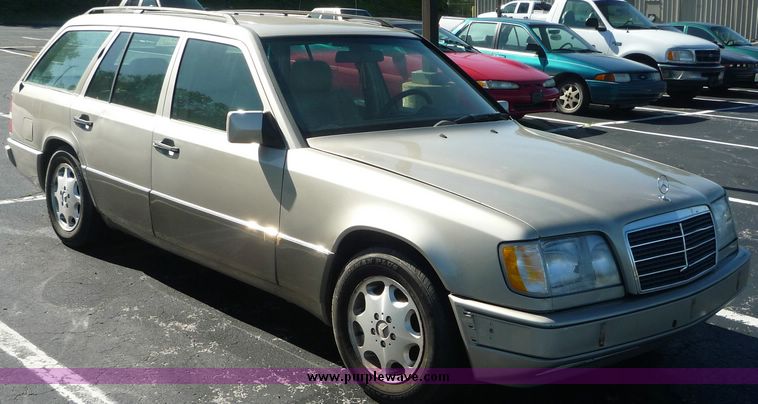 image for item 2176 1995 Mercedes Benz E320 station wagon