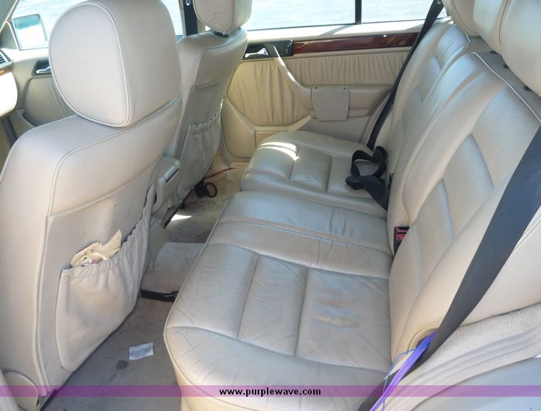 image for item 2176 1995 Mercedes Benz E320 station wagon