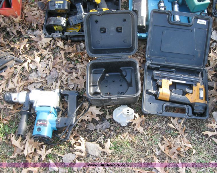 image for item 3153 Assorted power tools for parts