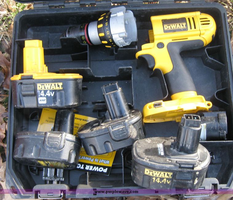 image for item 3153 Assorted power tools for parts
