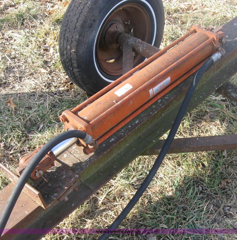 image for item 3162 Shop built hydraulic log splitter