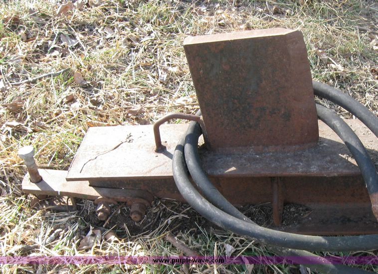 image for item 3162 Shop built hydraulic log splitter