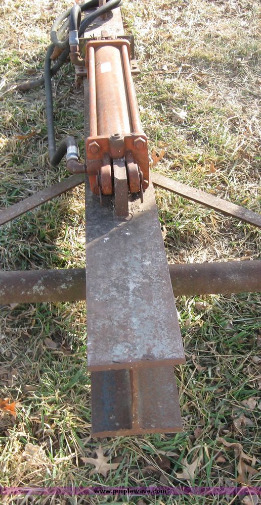 image for item 3162 Shop built hydraulic log splitter