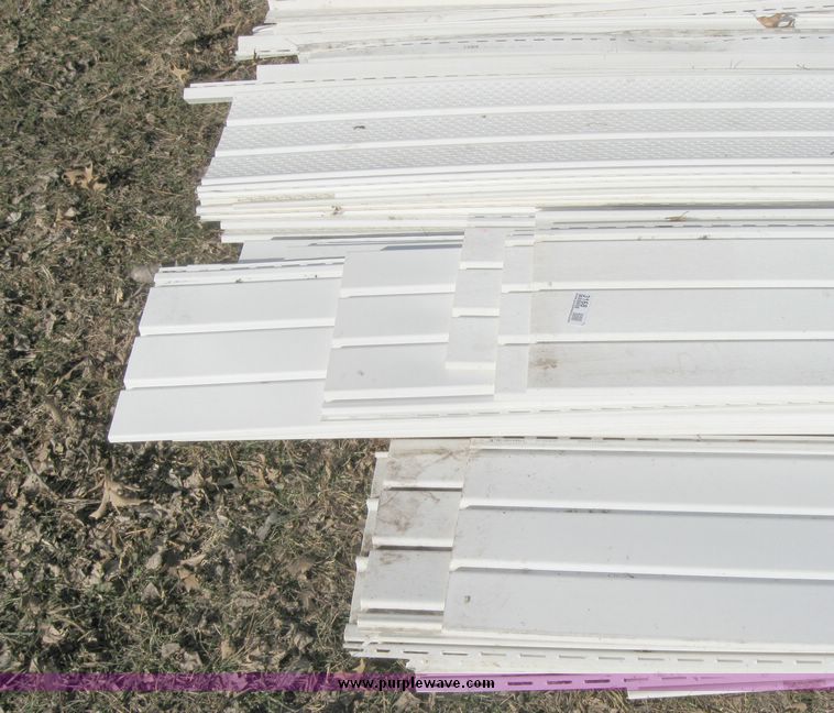 image for item 3168 Assortment of vinyl siding