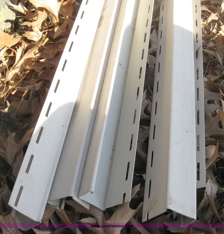 image for item 3168 Assortment of vinyl siding