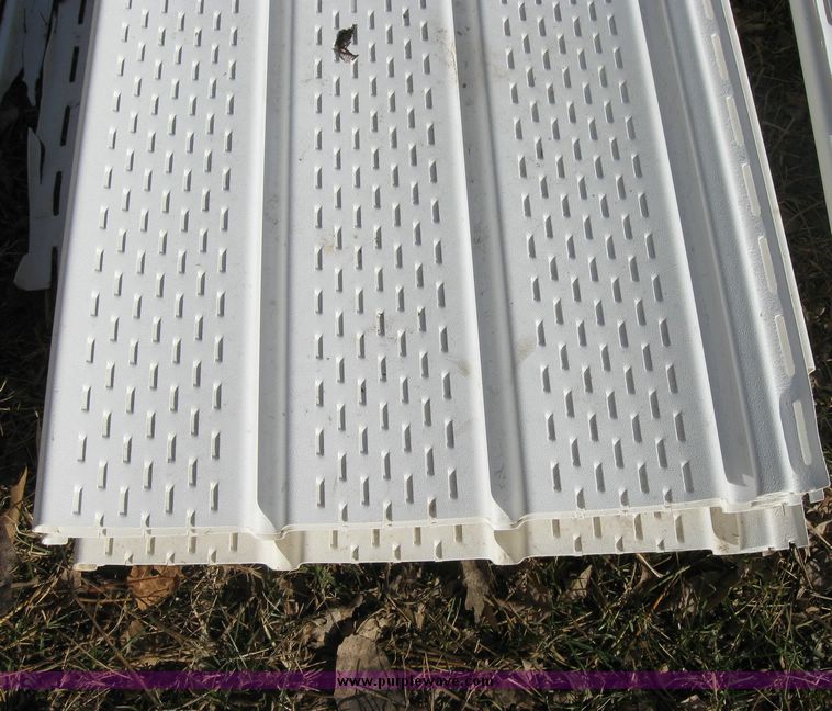 image for item 3168 Assortment of vinyl siding