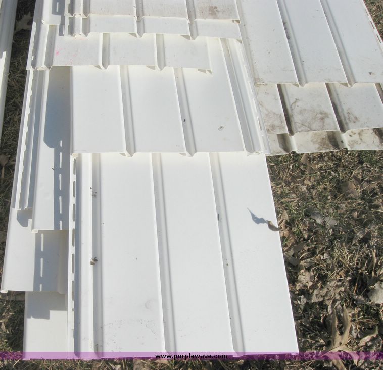 image for item 3168 Assortment of vinyl siding