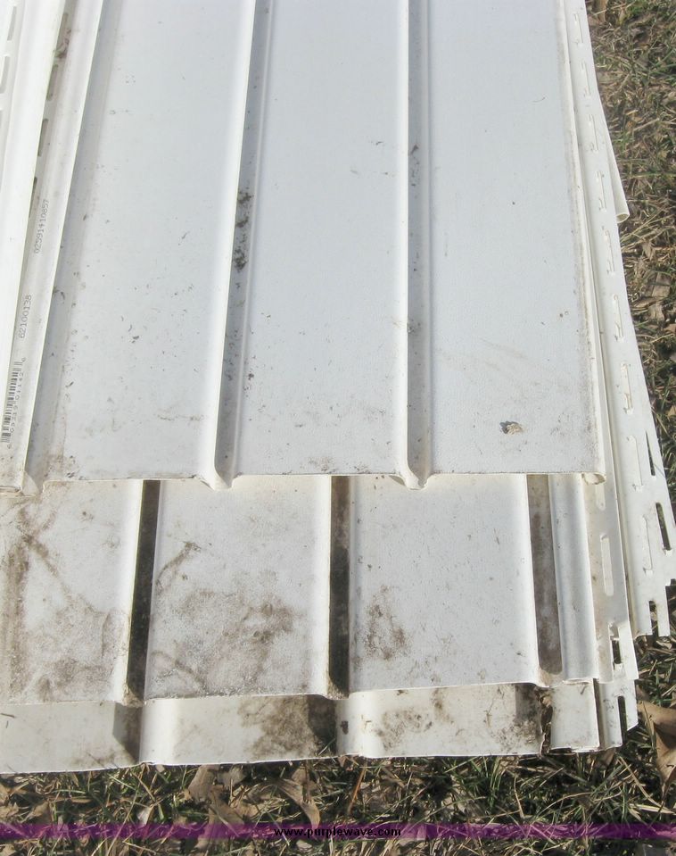 image for item 3168 Assortment of vinyl siding