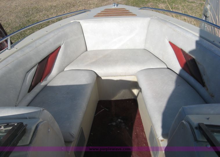 image for item 3736 1986 Century LX3500 21' boat with trailer