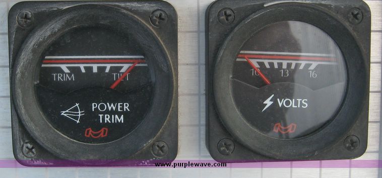 image for item 3736 1986 Century LX3500 21' boat with trailer