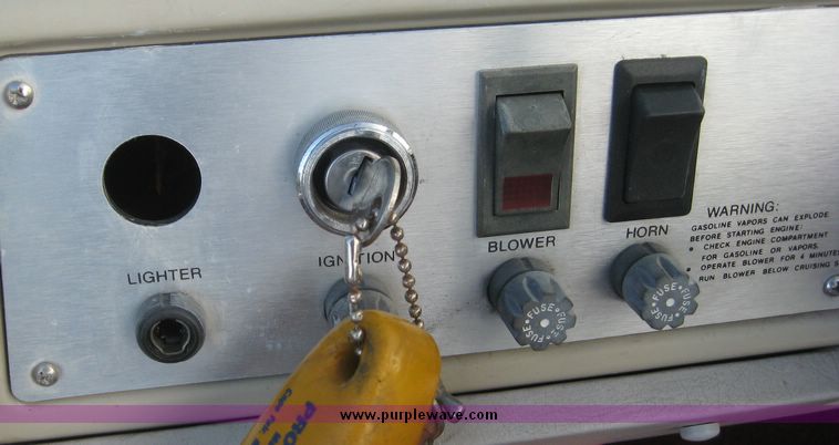 image for item 3736 1986 Century LX3500 21' boat with trailer