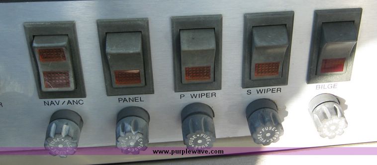 image for item 3736 1986 Century LX3500 21' boat with trailer