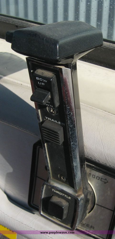 image for item 3736 1986 Century LX3500 21' boat with trailer