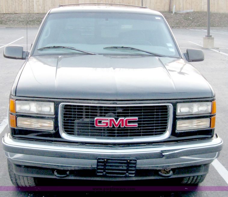 image for item 3981 1999 GMC Yukon