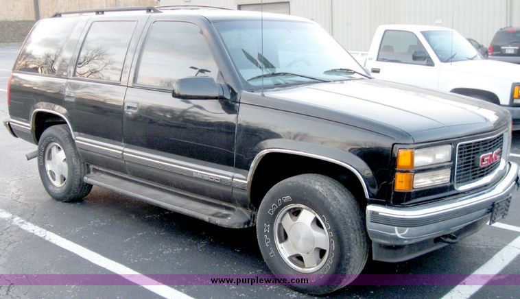 image for item 3981 1999 GMC Yukon