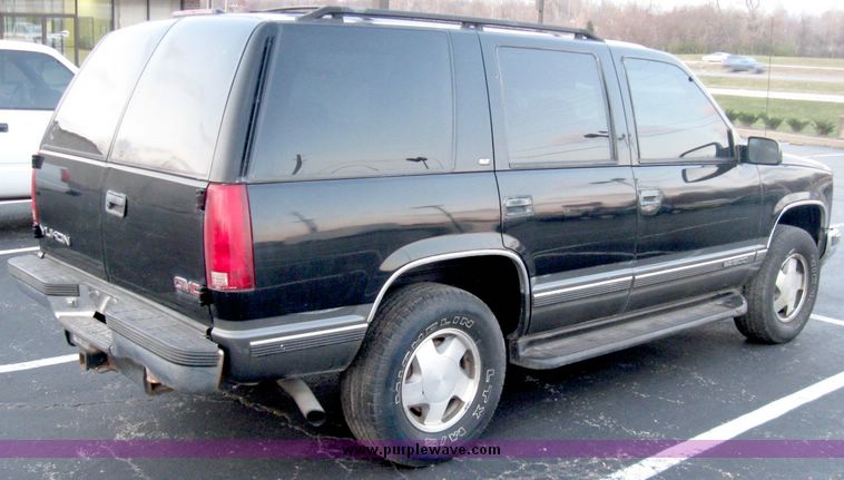 image for item 3981 1999 GMC Yukon