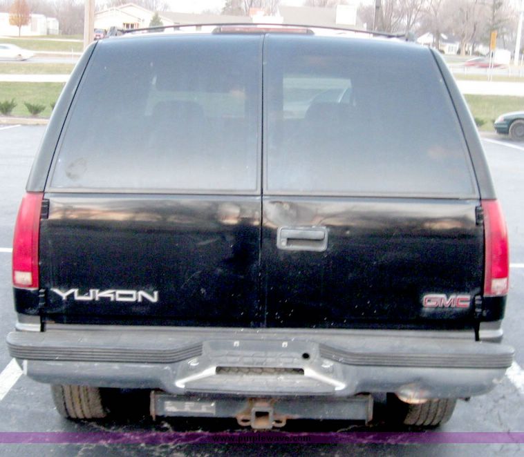 image for item 3981 1999 GMC Yukon