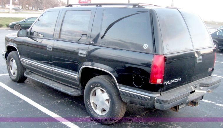 image for item 3981 1999 GMC Yukon