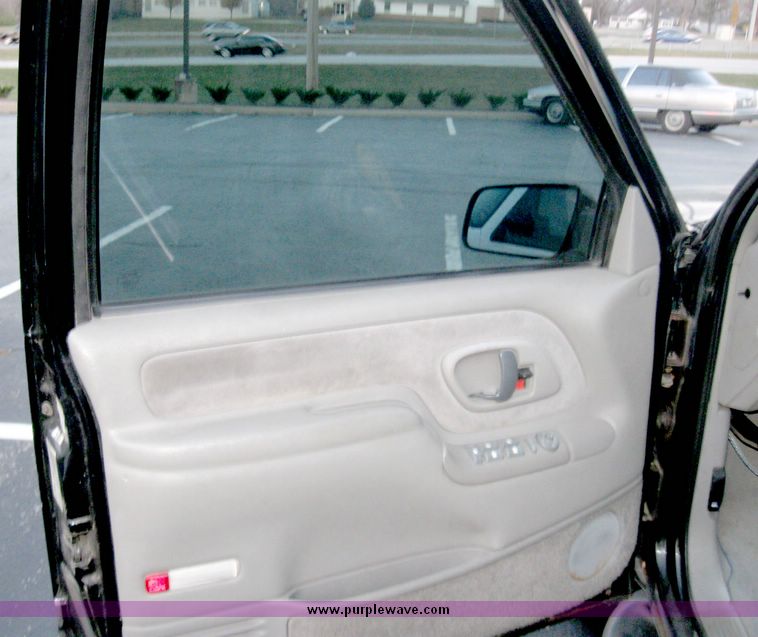 image for item 3981 1999 GMC Yukon