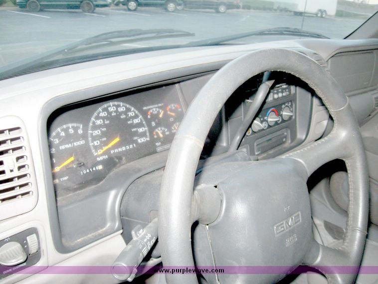 image for item 3981 1999 GMC Yukon