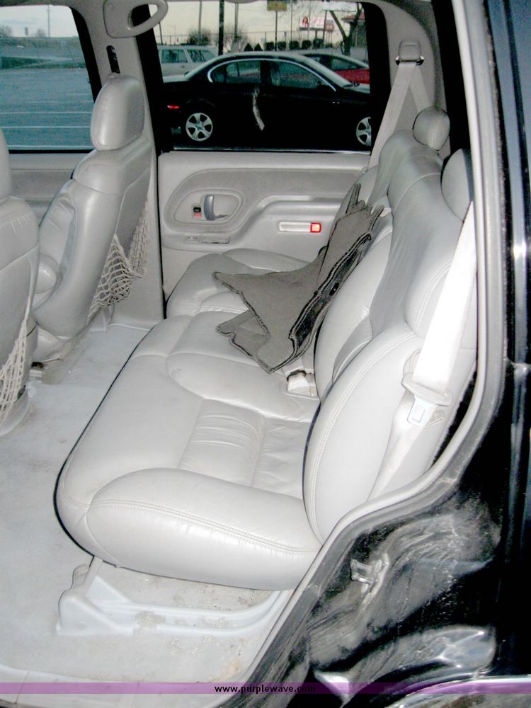 image for item 3981 1999 GMC Yukon