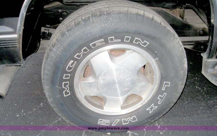 image for item 3981 1999 GMC Yukon