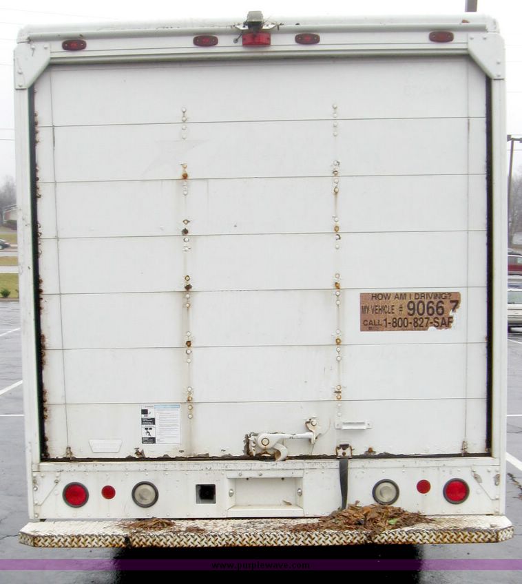 image for item 3984 1999 Utilimaster aluminum body step van