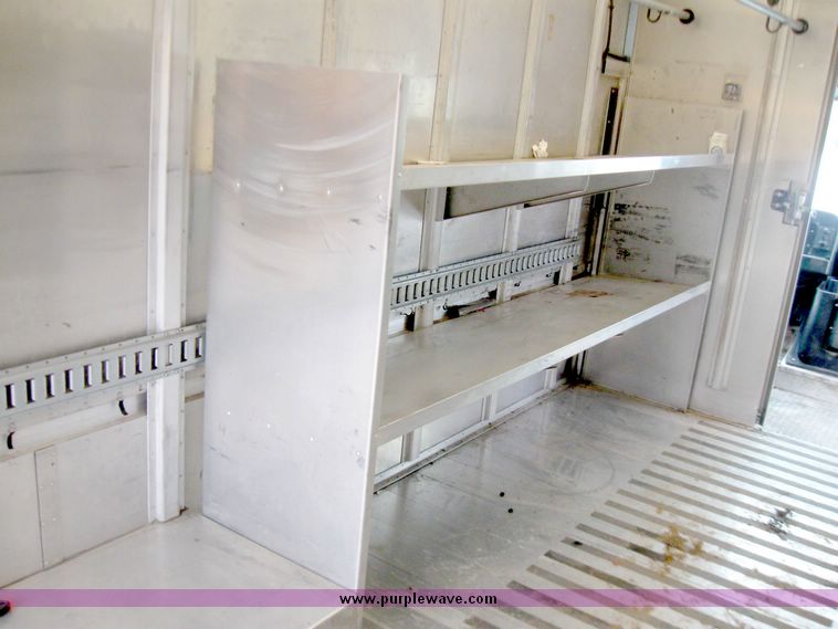 image for item 3984 1999 Utilimaster aluminum body step van