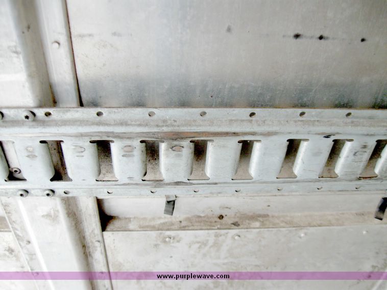 image for item 3984 1999 Utilimaster aluminum body step van